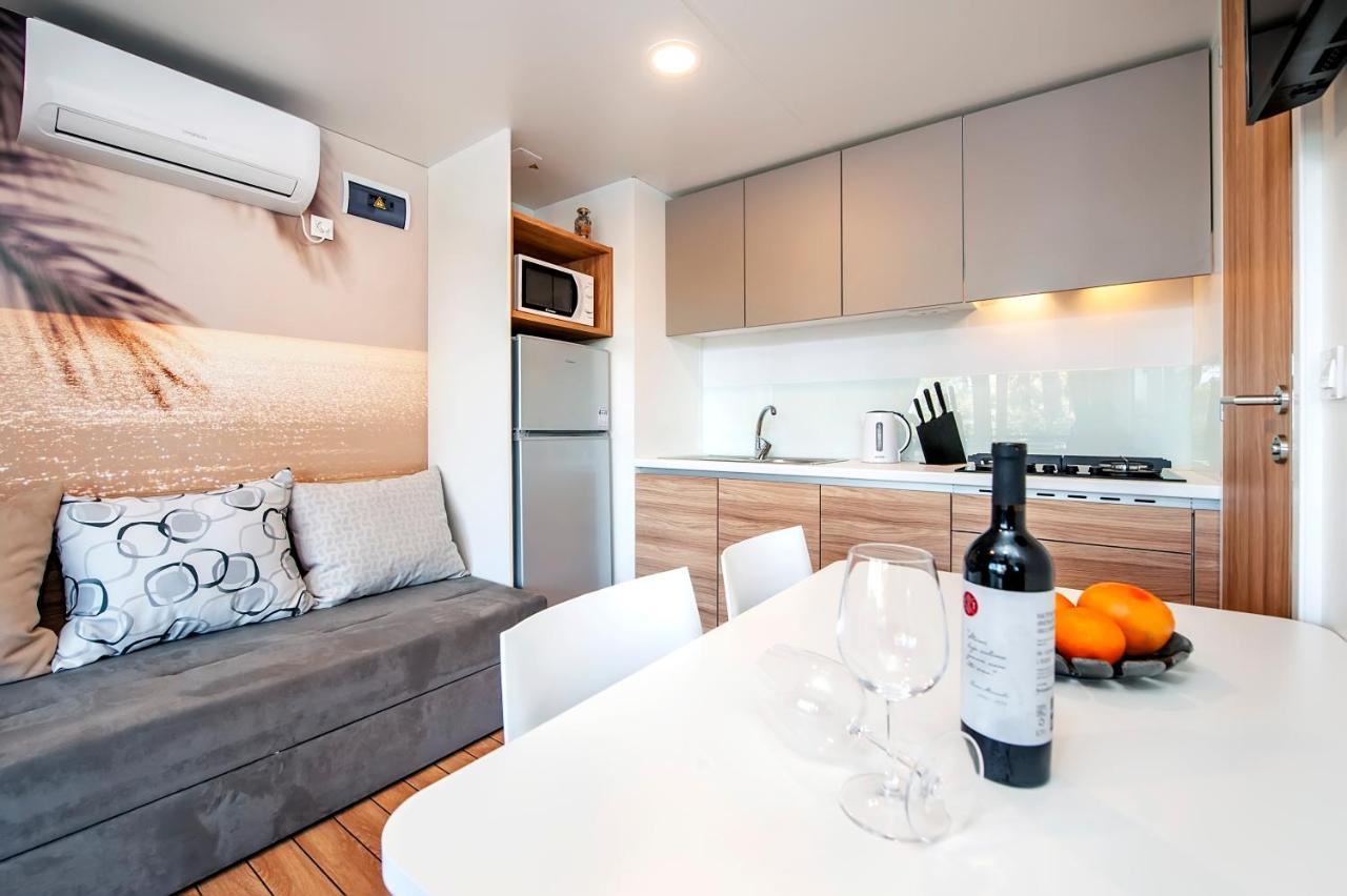 Pineta Mobile Home In Porton Biondi Camp Rovinj Exterior photo
