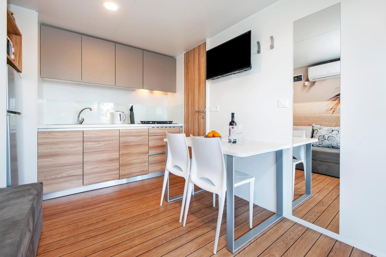 Pineta Mobile Home In Porton Biondi Camp Rovinj Exterior photo